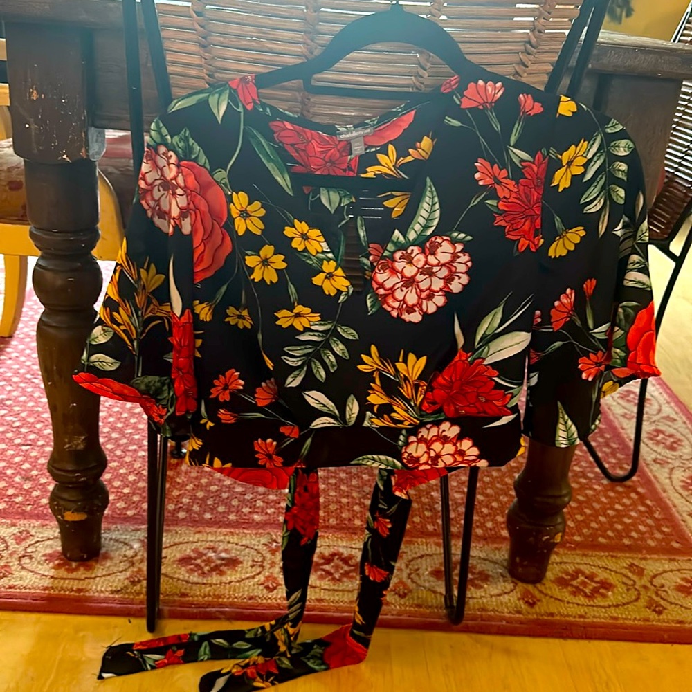 Floral cropped blouse from Charlotte Russe size extra small